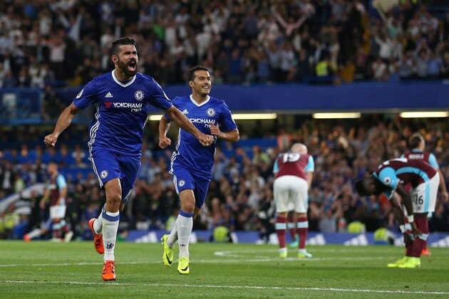 Chelsea's Brazilian-born Spanish striker Diego Costa (L) celebrates after scoring their second goal during the English Premier League football match between Chelsea and West Ham United at Stamford Bridge in London on August 15, 2016. / AFP / Justin TALLIS / RESTRICTED TO EDITORIAL USE. No use with unauthorized audio, video, data, fixture lists, club/league logos or 'live' services. Online in-match use limited to 75 images, no video emulation. No use in betting, games or single club/league/player publications.  /         (Photo credit should read JUSTIN TALLIS/AFP/Getty Images)