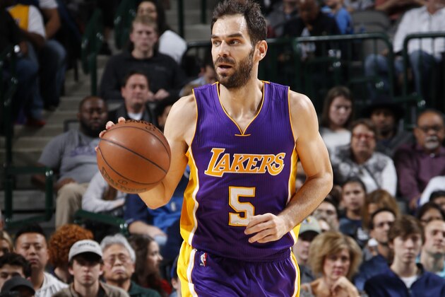 DALLAS, TX - JANUARY 22:  Jose Calderon #5 of the Los Angeles Lakers brings the ball up court against the Dallas Mavericks on January 22, 2017 at the American Airlines Center in Dallas, Texas. NOTE TO USER: User expressly acknowledges and agrees that, by downloading and or using this photograph, User is consenting to the terms and conditions of the Getty Images License Agreement. Mandatory Copyright Notice: Copyright 2017 NBAE (Photo by Glenn James/NBAE via Getty Images)