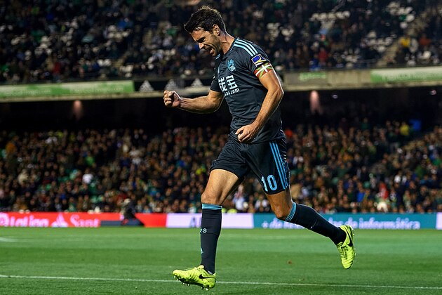 SEVILLE, SPAIN - MARCH 03:  Xabier Prieto of Real Sociedad celebrates after scoring during La Liga match between Real Betis Balompie and Real Sociedad de Futbol at Benito Villamarin Stadium on March 03, 2017 in Seville, Spain.  (Photo by Aitor Alcalde Colomer/Getty Images)