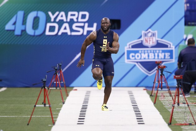INDIANAPOLIS, IN - MARCH 03: Running back Leonard Fournette of LSU runs the 40-yard dash during the NFL Combine at Lucas Oil Stadium on March 3, 2017 in Indianapolis, Indiana. (Photo by Joe Robbins/Getty Images)