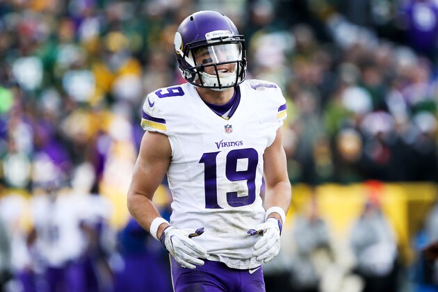 GREEN BAY, WI - DECEMBER 24:  Adam Thielen #19 of the Minnesota Vikings jogs on the field in the fourth quarter against the Green Bay Packers at Lambeau Field on December 24, 2016 in Green Bay, Wisconsin. (Photo by Dylan Buell/Getty Images)