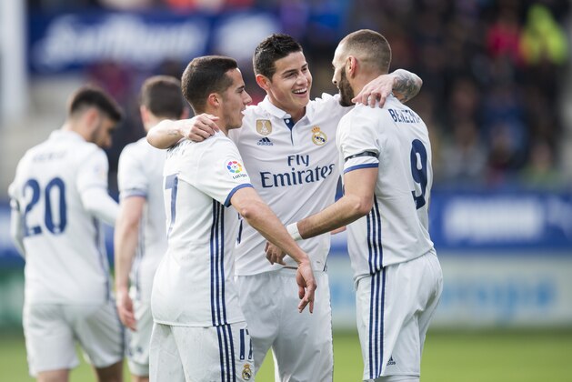 EIBAR, SPAIN - MARCH 04:  Karim Benzema of Real Madrid celebrates with his teammates James Rodriguez and Lucas Vazquez of Real Madrid after scoring his team's second goal during the La Liga match between SD Eibar and Real Madrid at Ipurua Municipal Stadium on March 4, 2017 in Eibar, Spain.  (Photo by Juan Manuel Serrano Arce/Getty Images)