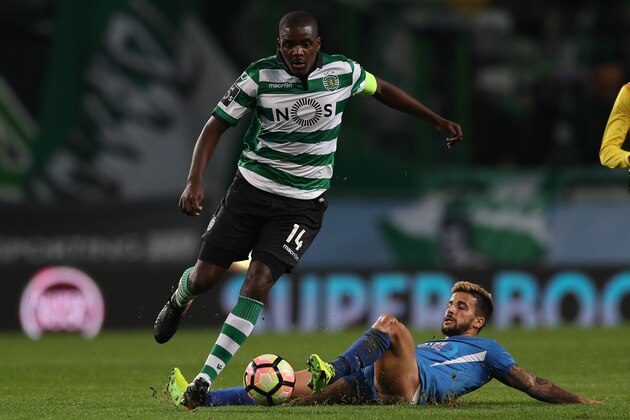 LISBON, PORTUGAL - JANUARY 08: Sporting CP's midfielder William Carvalho from Portugal  during the Sporting CP v CD Feirense - Portuguese Primeira Liga match at Estadio Jose Alvalade on January 08, 2017 in Lisbon, Portugal.  (Photo by Carlos Rodrigues/Getty Images)