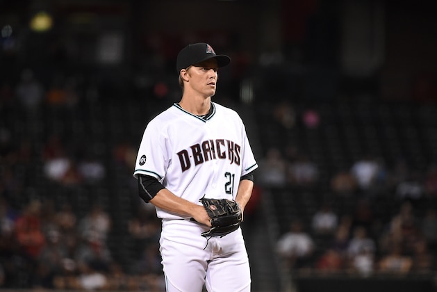PHOENIX, AZ - JUNE 28:  Zack Greinke #21 of the Arizona Diamondbacks delivers a pitch against the Philadelphia Phillies at Chase Field on June 28, 2016 in Phoenix, Arizona.  (Photo by Norm Hall/Getty Images)
