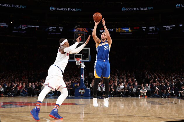 NEW YORK, NY - MARCH 5: Stephen Curry #30 of the Golden State Warriors shoots the ball against the New York Knicks on March 5, 2017 at Madison Square Garden in New York City, New York.  NOTE TO USER: User expressly acknowledges and agrees that, by downloading and or using this photograph, User is consenting to the terms and conditions of the Getty Images License Agreement. Mandatory Copyright Notice: Copyright 2017 NBAE  (Photo by Nathaniel S. Butler/NBAE via Getty Images)