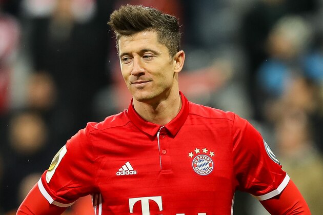 MUNICH, GERMANY - MARCH 01: Robert Lewandowski of Bayern Muenchen looks on during the DFB Cup quarter final between Bayern Muenchen and FC Schalke 04 at Allianz Arena on March 1, 2017 in Munich, Germany. (Photo by TF-Images/Getty Images)