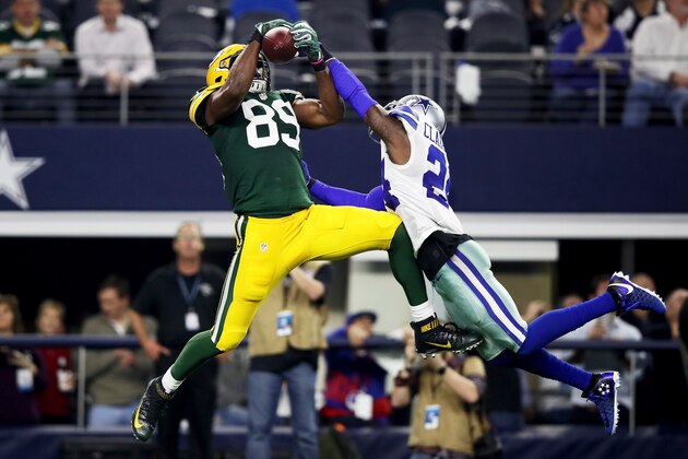 ARLINGTON, TX - JANUARY 15:  Jared Cook #89 of the Green Bay Packers makes a catch past Morris Claiborne #24 of the Dallas Cowboys in the second half during the NFC Divisional Playoff Game at AT&T Stadium on January 15, 2017 in Arlington, Texas.  (Photo by Ezra Shaw/Getty Images)