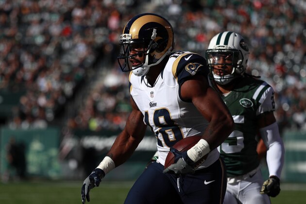 EAST RUTHERFORD, NJ - NOVEMBER 13:  Kenny Britt #18 of the Los Angeles Rams runs downfield after making a one-handed catch against the New York Jets in the first quarter at MetLife Stadium on November 13, 2016 in East Rutherford, New Jersey.  (Photo by Michael Reaves/Getty Images)
