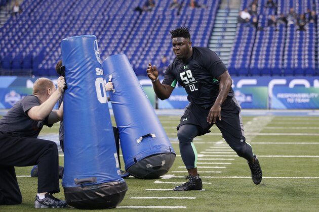 INDIANAPOLIS, IN - FEBRUARY 28: Defensive lineman Vincent Valentine of Nebraska in action during the 2016 NFL Scouting Combine at Lucas Oil Stadium on February 28, 2016 in Indianapolis, Indiana. (Photo by Joe Robbins/Getty Images)