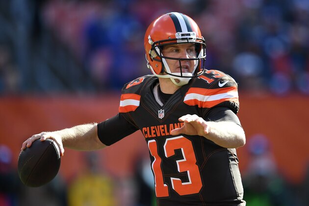 CLEVELAND, OH - NOVEMBER 27:  Josh McCown #13 of the Cleveland Browns looks to pass during he first quarter against the New York Giants at FirstEnergy Stadium on November 27, 2016 in Cleveland, Ohio. (Photo by Jason Miller/Getty Images)
