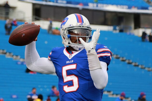 ORCHARD PARK, NY - DECEMBER 18:   Tyrod Taylor #5 of the Buffalo Bills warms up before the game against the Cleveland Browns at New Era Field on December 18, 2016 in Orchard Park, New York.  (Photo by Brett Carlsen/Getty Images)