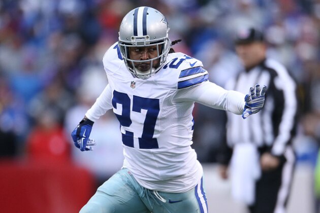 ORCHARD PARK, NY - DECEMBER 27: J.J. Wilcox #27 of the Dallas Cowboys in action against the Buffalo Bills during NFL game action at Ralph Wilson Stadium on December 27, 2015 in Orchard Park, New York. (Photo by Tom Szczerbowski/Getty Images)