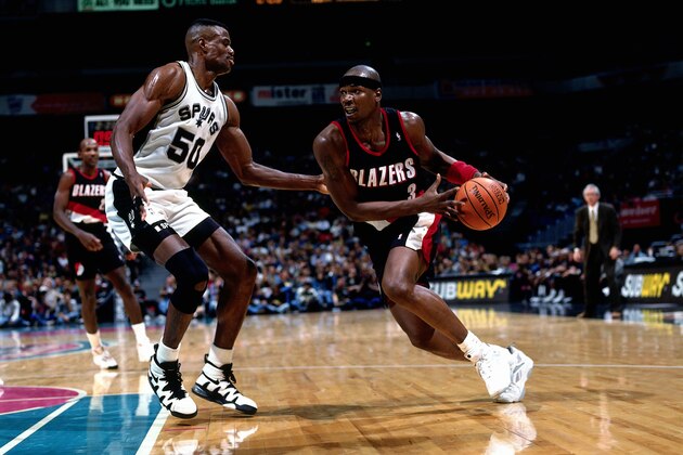 SAN ANTONIO - NOVEMBER 23:  Cliff Robinson  #3 of the Portland Trail Blazers drives to the basket against the San Antonio Spurs during an NBA game on November 28, 1994 at the Alamo dome in San Antonio, Texas.   NOTE TO USER: User expressly acknowledges and agrees that, by downloading and/or using this Photograph, user is consenting to the terms and conditions of the Getty Images License Agreement.  Mandatory Copyright Notice: Copyright 1994 NBAE (Photo by Andy Hayt/NBAE via Getty Images)
