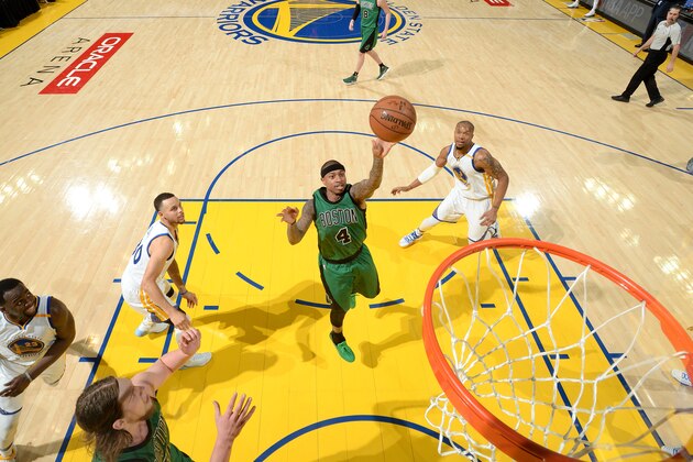 OAKLAND, CA - MARCH 8: Isaiah Thomas #4 of the Boston Celtics shoots the ball during the game against the Golden State Warriors on March 8, 2017 at ORACLE Arena in Oakland, California. NOTE TO USER: User expressly acknowledges and agrees that, by downloading and or using this photograph, user is consenting to the terms and conditions of Getty Images License Agreement. Mandatory Copyright Notice: Copyright 2017 NBAE (Photo by Noah Graham/NBAE via Getty Images)