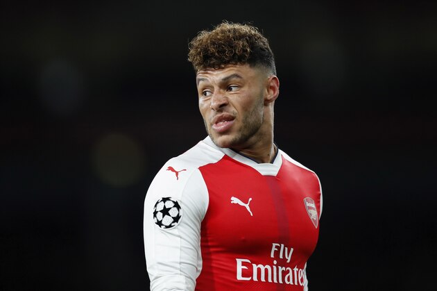 LONDON, ENGLAND - MARCH 07:  Alex Oxlade-Chamberlain of Arsenal reacts during the UEFA Champions League Round of 16 second leg match between Arsenal FC and FC Bayern Muenchen at Emirates Stadium on March 7, 2017 in London, United Kingdom.  (Photo by Boris Streubel/Getty Images)