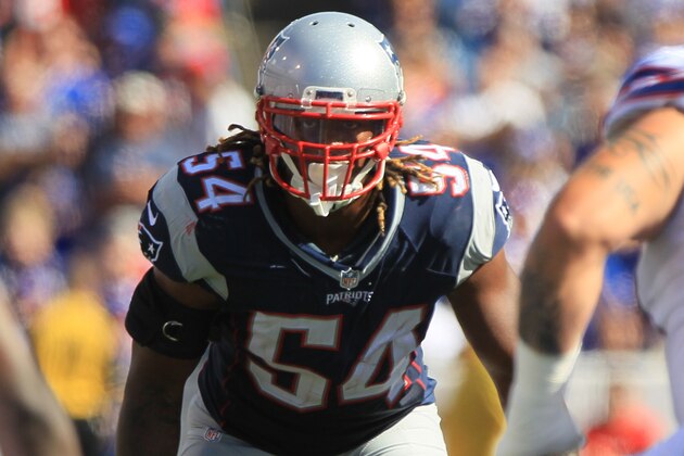 ORCHARD PARK, NY - SEPTEMBER 20:  Dont'a Hightower #54 of the New England Patriots takes a defensive stance during the second half against the Buffalo Bills  at Ralph Wilson Stadium on September 20, 2015 in Orchard Park, New York. (Photo by Jerome Davis/Getty Images)