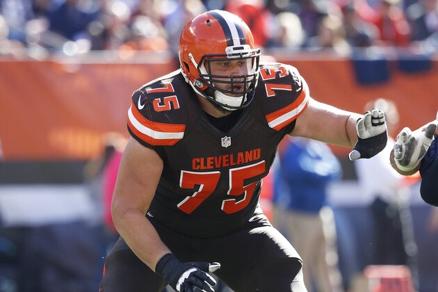 CLEVELAND, OH - OCTOBER 09: Joel Bitonio #75 of the Cleveland Browns blocks against the New England Patriots during the game at FirstEnergy Stadium on October 9, 2016 in Cleveland, Ohio. The Patriots defeated the Browns 33-13. (Photo by Joe Robbins/Getty Images)