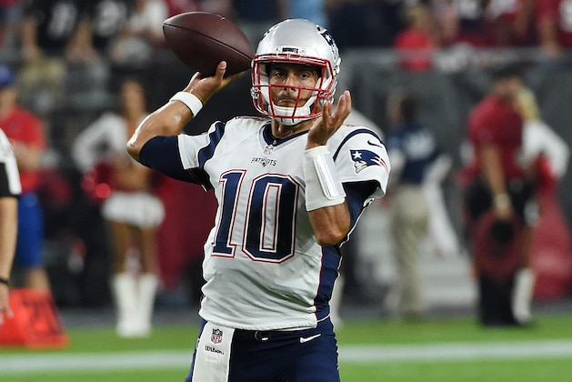 GLENDALE, AZ - SEPTEMBER 11:  Quarterback Jimmy Garoppolo #10 of the New England Patriots throws the ball up field against the Arizona Cardinals at University of Phoenix Stadium on September 11, 2016 in Glendale, Arizona.  (Photo by Norm Hall/Getty Images)