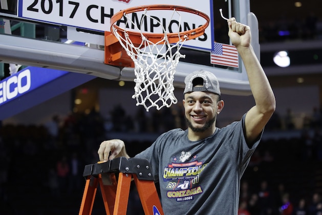 Gonzaga's Nigel Williams-Goss cuts down a piece of the net after defeating Saint Mary's in an NCAA college basketball game during the championship of the West Coast Conference tournament, Tuesday, March 7, 2017, in Las Vegas. Gonzaga won 74-56. (AP Photo/John Locher)