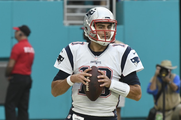 MIAMI GARDENS, FL - JANUARY 01: Jimmy Garoppolo #10 of the New England Patriots looks downfield during the 4th quarter against the Miami Dolphins at Hard Rock Stadium on January 1, 2017 in Miami Gardens, Florida. (Photo by Eric Espada/Getty Images)