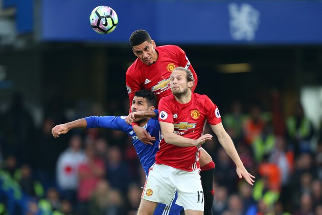 LONDON, ENGLAND - OCTOBER 23: Diego Costa of Chelsea is beaten by Chris Smalling and Daly Blind of Manchester United during the Premier League match between Chelsea and Manchester United at Stamford Bridge on October 23, 2016 in London, England. (Photo by Catherine Ivill - AMA/Getty Images)