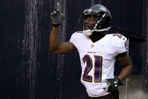 FOXBORO, MA - JANUARY 10:  Lardarius Webb #21 of the Baltimore Ravens takes the field for warm ups before the 2014 AFC Divisional Playoffs game against the New England Patriots at Gillette Stadium on January 10, 2015 in Foxboro, Massachusetts.  (Photo by Jared Wickerham/Getty Images)
