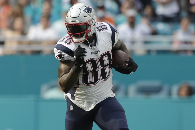 New England Patriots tight end Martellus Bennett (88) runs the ball, during the first half of an NFL football game against the Miami Dolphins, Sunday, Jan. 1, 2017, in Miami Gardens, Fla. (AP Photo/Alan Diaz)