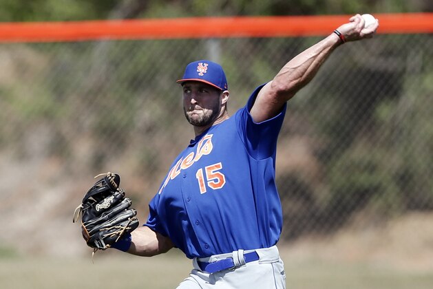 Former NFL quarterback and New York Mets outfielder Tim Tebow works during a spring training baseball practice Monday, Feb. 27, 2017, in Port St. Lucie, Fla. (AP Photo/John Bazemore)