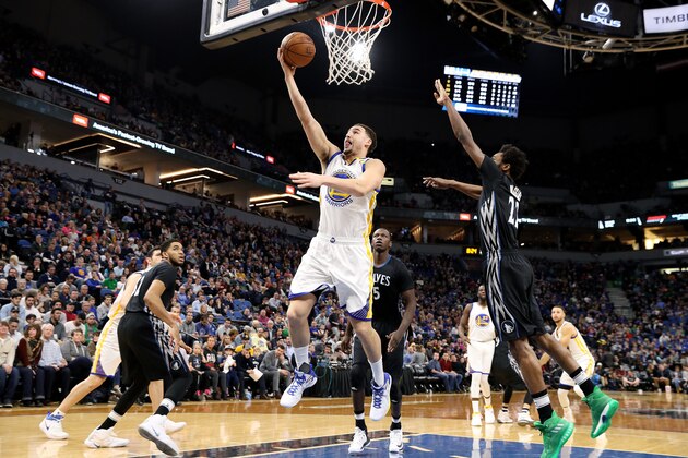 MINNEAPOLIS, MN - MARCH 10: Klay Thompson #11 of the Golden State Warriors shoots a lay up during the game against the Minnesota Timberwolves on March 10, 2017 at Target Center in Minneapolis, Minnesota. NOTE TO USER: User expressly acknowledges and agrees that, by downloading and or using this Photograph, user is consenting to the terms and conditions of the Getty Images License Agreement. Mandatory Copyright Notice: Copyright 2017 NBAE (Photo by Jordan Johnson/NBAE via Getty Images)