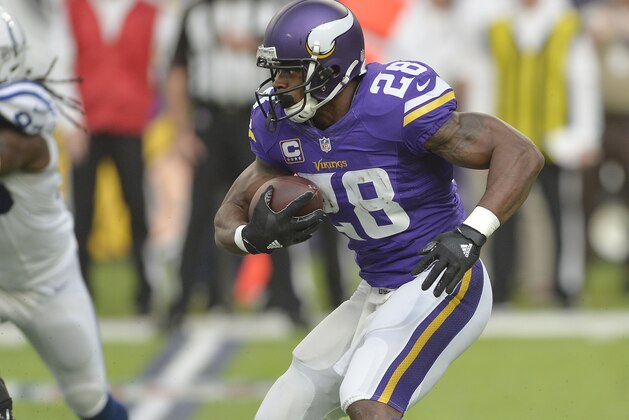 MINNEAPOLIS, MN - DECEMBER 18: Adrian Peterson #28 of the Minnesota Vikings carries the ball during an NFL game against the Indianapolis Colts at U.S. Bank Stadium on December 18, 2016 in Minneapolis, Minnesota. (Photo by Tom Dahlin/Getty Images)