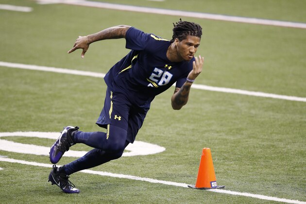 INDIANAPOLIS, IN - MARCH 06: Defensive back Sidney Jones of Washington in action during day six of the NFL Combine at Lucas Oil Stadium on March 6, 2017 in Indianapolis, Indiana. (Photo by Joe Robbins/Getty Images)