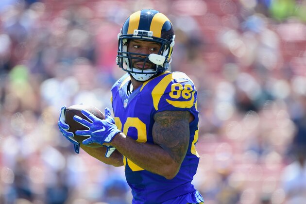 LOS ANGELES, CA - SEPTEMBER 18:   Lance Kendricks #88 of the Los Angeles Rams warms up before playing in the home opening NFL game against the Seattle Seahawks at Los Angeles Coliseum on September 18, 2016 in Los Angeles, California.  (Photo by Harry How/Getty Images)