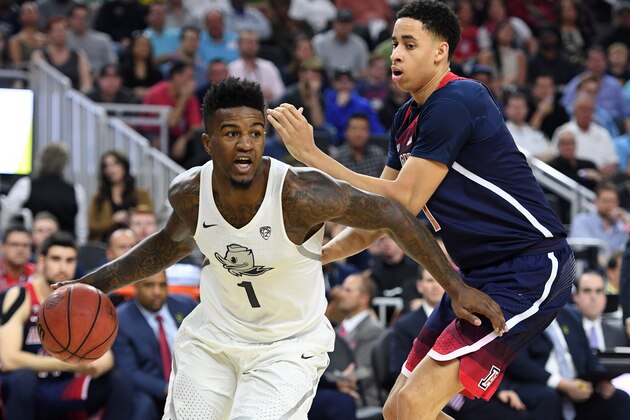 LAS VEGAS, NV - MARCH 11:  Jordan Bell #1 of the Oregon Ducks drives against Chance Comanche #21 of the Arizona Wildcats during the championship game of the Pac-12 Basketball Tournament at T-Mobile Arena on March 11, 2017 in Las Vegas, Nevada.  (Photo by Ethan Miller/Getty Images)