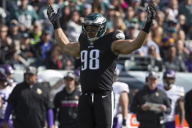 PHILADELPHIA, PA - OCTOBER 23: Connor Barwin #98 of the Philadelphia Eagles plays against the Minnesota Vikings at Lincoln Financial Field on October 23, 2016 in Philadelphia, Pennsylvania. The Eagles defeated the Vikings 21-10. (Photo by Mitchell Leff/Getty Images)