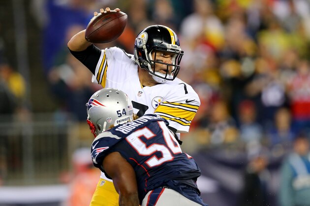 FOXBORO, MA - SEPTEMBER 10:  Ben Roethlisberger #7 of the Pittsburgh Steelers tries to evade  Dont'a Hightower #54 of the New England Patriots in the first half at Gillette Stadium on September 10, 2015 in Foxboro, Massachusetts.  (Photo by Maddie Meyer/Getty Images)