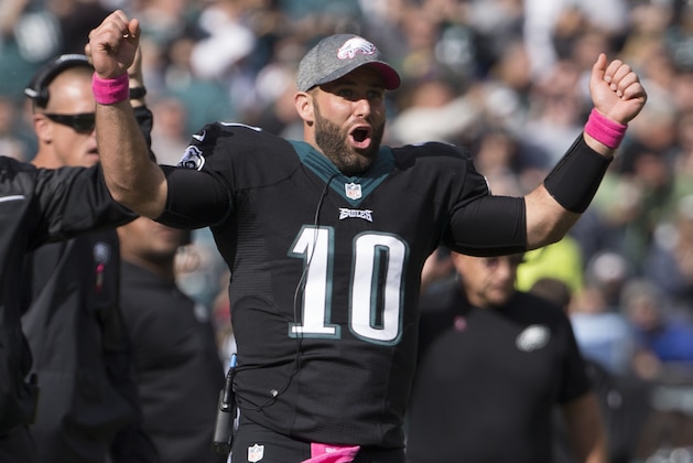 PHILADELPHIA, PA - OCTOBER 23: Chase Daniel #10 of the Philadelphia Eagles reacts in the second quarter against the Minnesota Vikings at Lincoln Financial Field on October 23, 2016 in Philadelphia, Pennsylvania. The Eagles defeated the Vikings 21-10. (Photo by Mitchell Leff/Getty Images)