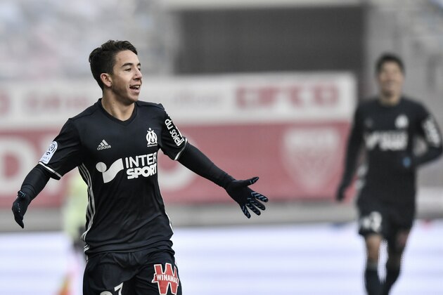 Olympique de Marseille's French midfielder Maxime Lopez (L) celebrates after scoring a goal during the French L1 football match Dijon (DFCO) vs Marseille (OM) on December 10, 2016 at the Gaston-Gerard stadium in Dijon. / AFP / JEFF PACHOUD (Photo credit should read JEFF PACHOUD/AFP/Getty Images) Olympique de Marseille's French midfielder Maxime Lopez (L) celebrates after scoring a goal during the French L1 football match Dijon (DFCO) vs Marseille (OM) on December 10, 2016 at the Gaston-Gerard stadium in Dijon. / AFP / JEFF PACHOUD (Photo credit should read JEFF PACHOUD/AFP/Getty Images)