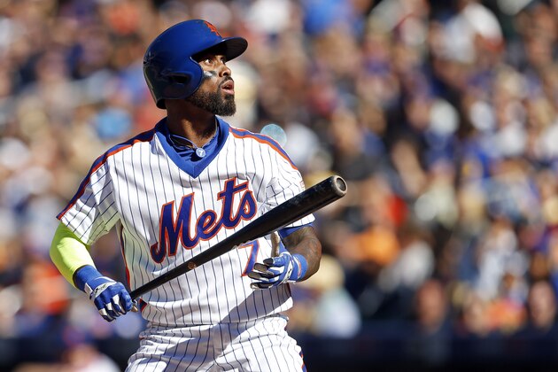 NEW YORK, NY - SEPTEMBER 25: Jose Reyes #7 of the New York Mets in action against the Philadelphia Phillies at Citi Field on September 25, 2016 in the Flushing neighborhood of the Queens borough of New York City. (Photo by Adam Hunger/Getty Images)
