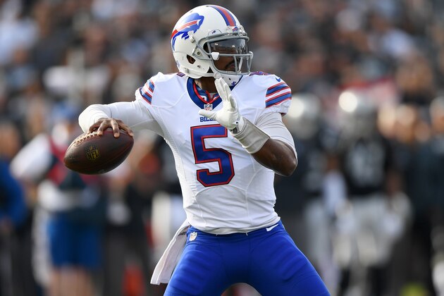 OAKLAND, CA - DECEMBER 04:  Tyrod Taylor #5 of the Buffalo Bills drops back to pass against the Oakland Raiders during their NFL football game at the Oakland-Alameda Coliseum on December 4, 2016 in Oakland, California.  (Photo by Thearon W. Henderson/Getty Images)