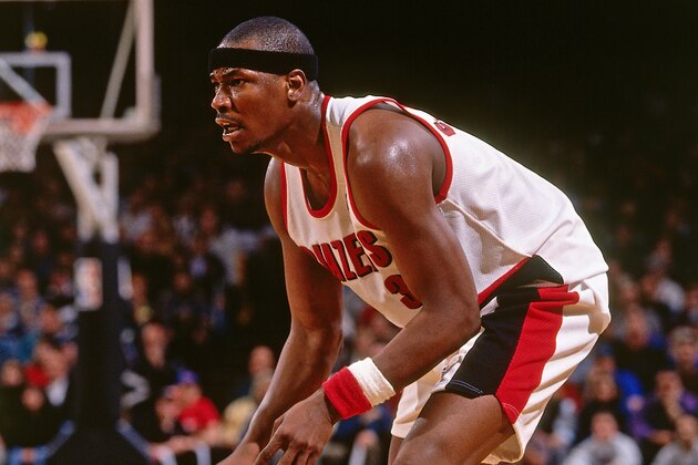 PORTLAND, OR - 1995: Cliff Robinson #3 of the Portland Trail Blazers dribbles circa 1995 at the Veterans Memorial Coliseum in Portland, Oregon. NOTE TO USER: User expressly acknowledges and agrees that, by downloading and or using this photograph, User is consenting to the terms and conditions of the Getty Images License Agreement. Mandatory Copyright Notice: Copyright 1995 NBAE (Photo by Steve DiPaola/NBAE via Getty Images)