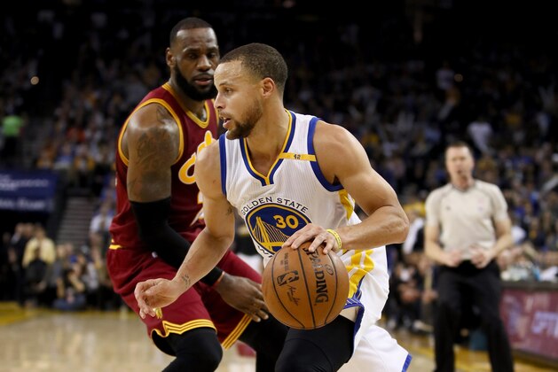 OAKLAND, CA - JANUARY 16:  Stephen Curry #30 of the Golden State Warriors dribbles past LeBron James #23 of the Cleveland Cavaliers at ORACLE Arena on January 16, 2017 in Oakland, California. NOTE TO USER: User expressly acknowledges and agrees that, by downloading and or using this photograph, User is consenting to the terms and conditions of the Getty Images License Agreement.  (Photo by Ezra Shaw/Getty Images)