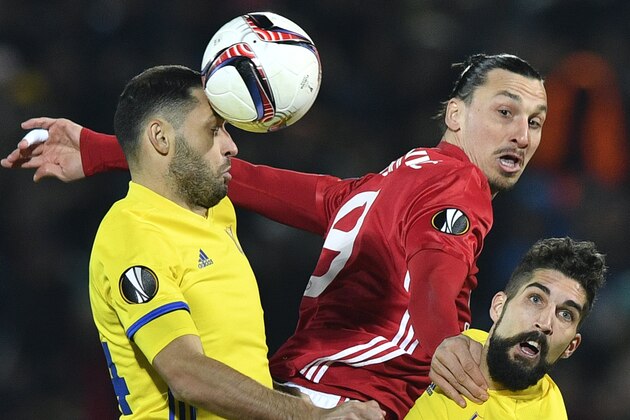 TOPSHOT - Manchester United's Swedish striker Zlatan Ibrahimovic (C) fights for the ball with Rostov's Moldovan midfielder Aleksandr Gatskan (L) and Rostov's Slovenian defender Miha Mevlja (R) during the UEFA Europa League round of 16 football match between Rostov and Manchester United at Olimp-2 Arena in Rostov-on-Don on March 9, 2017.
                             / AFP PHOTO / Alexander NEMENOV        (Photo credit should read ALEXANDER NEMENOV/AFP/Getty Images)