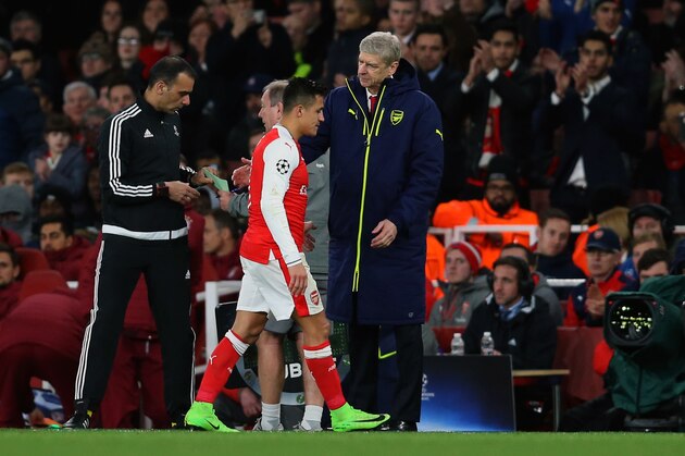 LONDON, ENGLAND - MARCH 07: Alexis Sanchez of Arsenal walks past Arsene Wenger manager of Arsenal during the UEFA Champions League Round of 16 second leg match between Arsenal FC and FC Bayern Muenchen at Emirates Stadium on March 7, 2017 in London, United Kingdom. (Photo by Catherine Ivill - AMA/Getty Images)