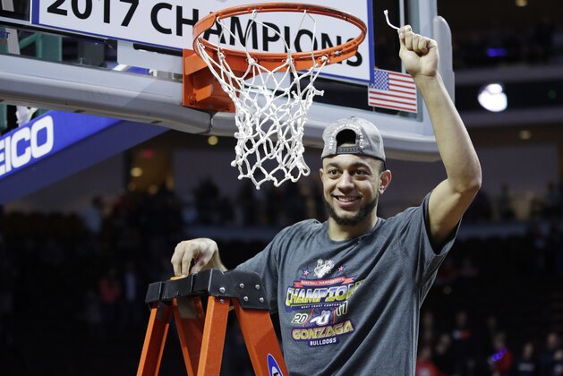 Gonzaga's Nigel Williams-Goss cuts down a piece of the net after defeating Saint Mary's in an NCAA college basketball game during the championship of the West Coast Conference tournament, Tuesday, March 7, 2017, in Las Vegas. Gonzaga won 74-56. (AP Photo/John Locher)