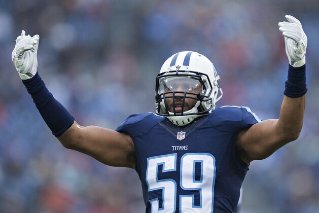 NASHVILLE, TN - JANUARY 1:  Wesley Woodyard #59 of the Tennessee Titans tries to get the fans cheering during a game against the Houston Texans at Nissan Stadium on January 1, 2017 in Nashville, Tennessee.  The Titans defeated the Texans 24-17.  (Photo by Wesley Hitt/Getty Images)