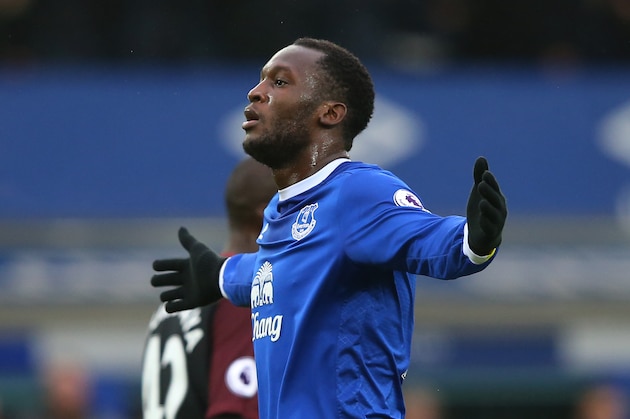 LIVERPOOL, ENGLAND - JANUARY 15:  Romelu Lukaku #10 of Everton celebrates after scoring the opening goal during the Premier League match between Everton and Manchester City at Goodison Park on January 15, 2017 in Liverpool, England.  (Photo by Alex Livesey/Getty Images)