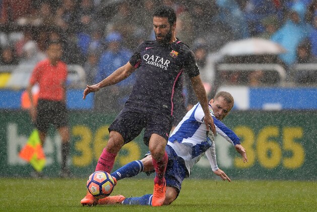 LA CORUNA, SPAIN - MARCH 12: Alex Bergantinos of RC Deportivo La Coruna competes for the ball with Arda Turan of FC Barcelona during the La Liga match between RC Deportivo La Coruna and FC Barcelona at Riazor Stadium on March 12, 2017 in La Coruna, Spain. (Photo by Octavio Passos/Getty Images) LA CORUNA, SPAIN - MARCH 12: Alex Bergantinos of RC Deportivo La Coruna competes for the ball with Arda Turan of FC Barcelona during the La Liga match between RC Deportivo La Coruna and FC Barcelona at Riazor Stadium on March 12, 2017 in La Coruna, Spain. (Photo by Octavio Passos/Getty Images)