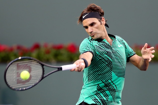 INDIAN WELLS, CA - MARCH 14:  Roger Federer of Switzerland returns a shot to Steve Johnson during the BNP Paribas Open at the Indian Wells Tennis Garden on March 14, 2017 in Indian Wells, California.  (Photo by Matthew Stockman/Getty Images)