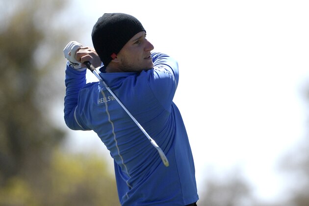 El argentino Emiliano Grillo al dar el golpe de salida en el 14to hoyo del torneo invitacional Arnold Palmer en Orlando, Florida, el jueves 16 de marzo de 2017. (AP Foto/Phelan M. Ebenhack)