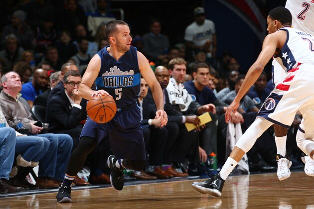 WASHINGTON, DC - MARCH 15: J.J. Barea #5 of the Dallas Mavericks handles the ball against the Washington Wizards during the game on March 15, 2017 at Verizon Center in Washington, DC. NOTE TO USER: User expressly acknowledges and agrees that, by downloading and or using this Photograph, user is consenting to the terms and conditions of the Getty Images License Agreement. Mandatory Copyright Notice: Copyright 2017 NBAE (Photo by Ned Dishman/NBAE via Getty Images)
